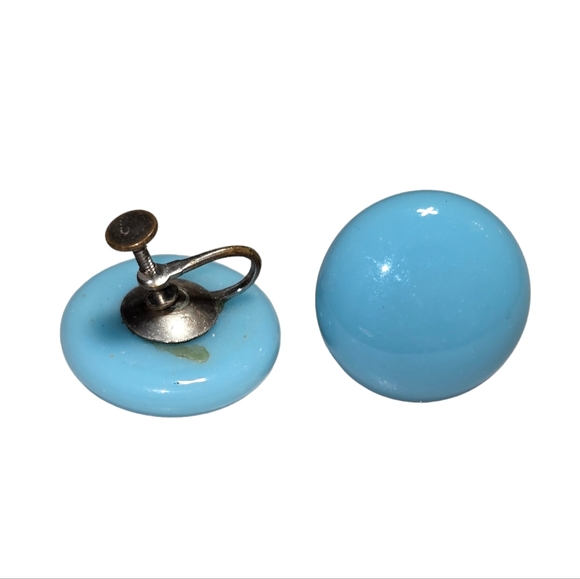 VINTAGE LUCITE SMALL DISC SCREW BACK EARRINGS L12 - Picture 2 of 2